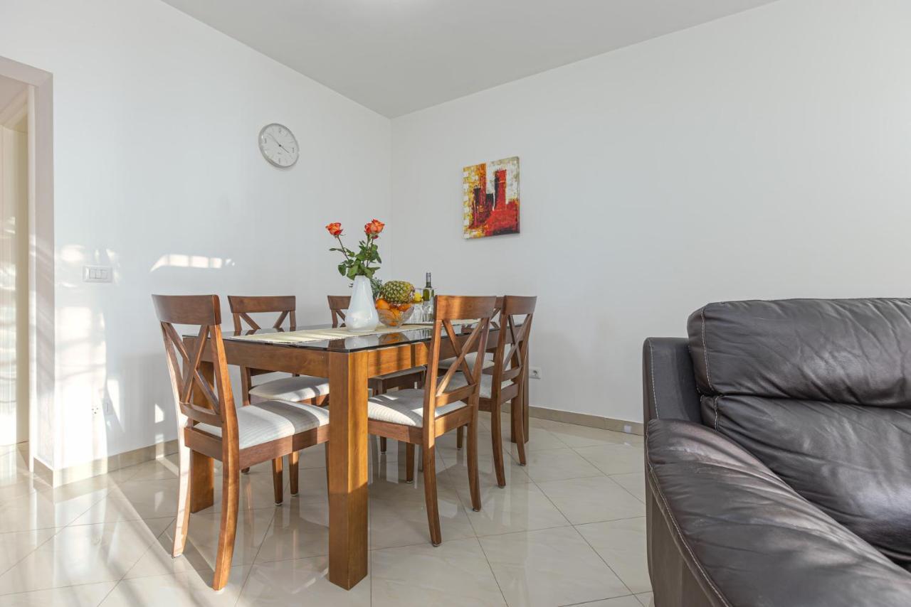 Koraca B4 Apartment Kirmenjak ภายนอก รูปภาพ